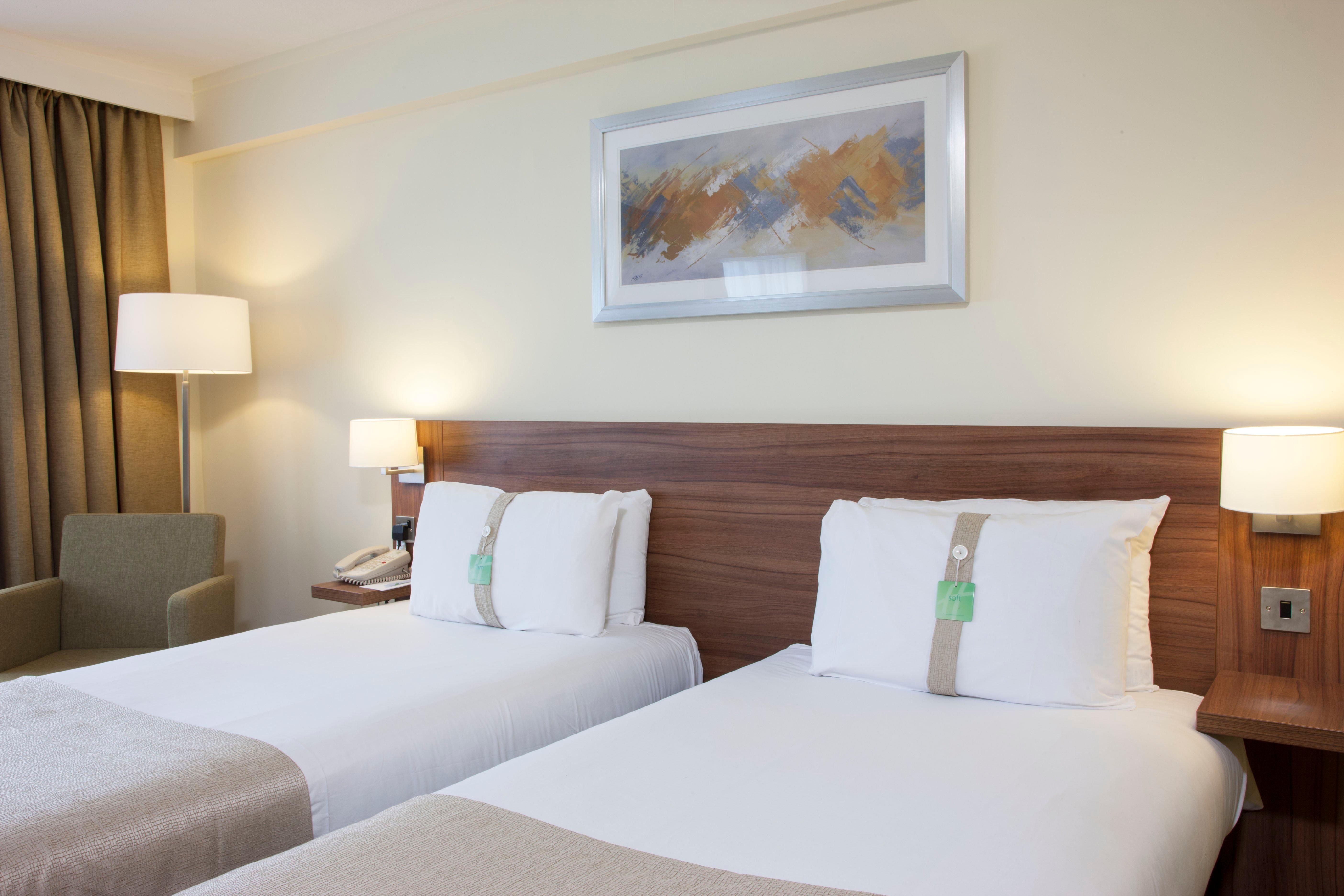 Holiday Inn Stoke On Trent M6 Jct15 By Ihg Newcastle-under-Lyme Bagian luar foto