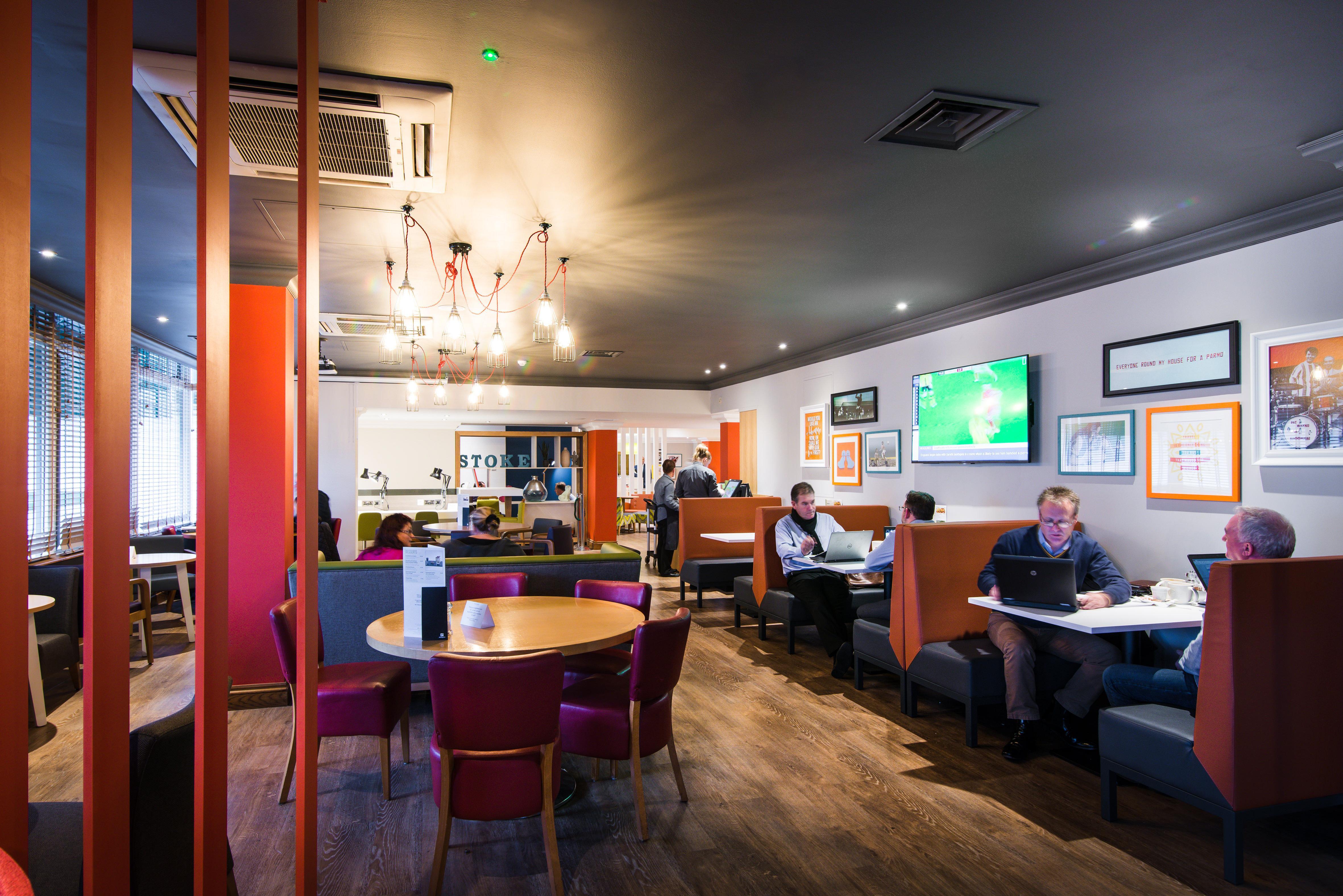 Holiday Inn Stoke On Trent M6 Jct15 By Ihg Newcastle-under-Lyme Bagian luar foto
