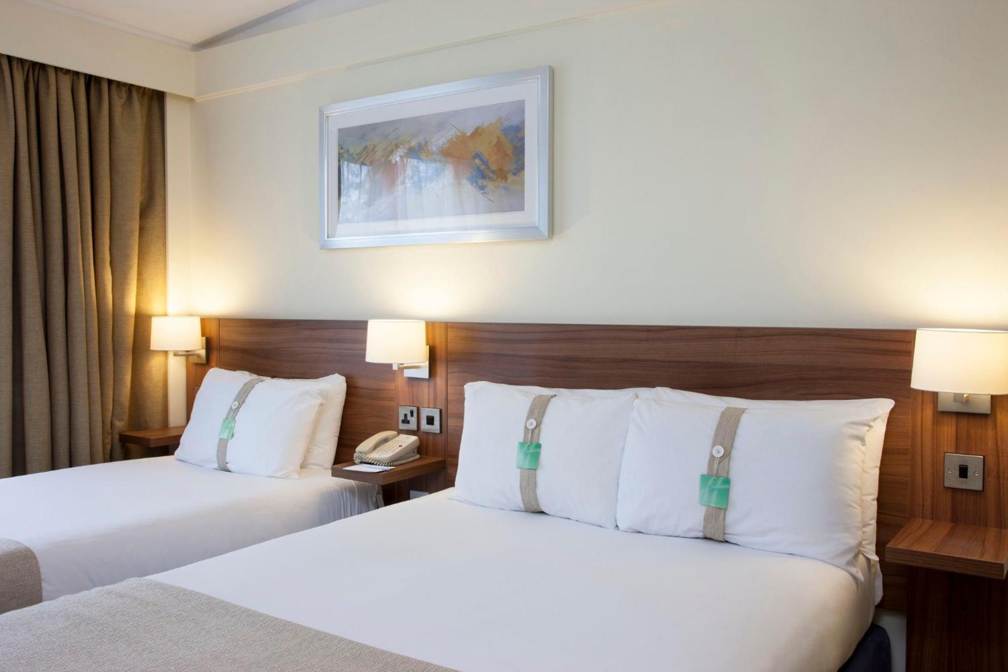 Holiday Inn Stoke On Trent M6 Jct15 By Ihg Newcastle-under-Lyme Bagian luar foto