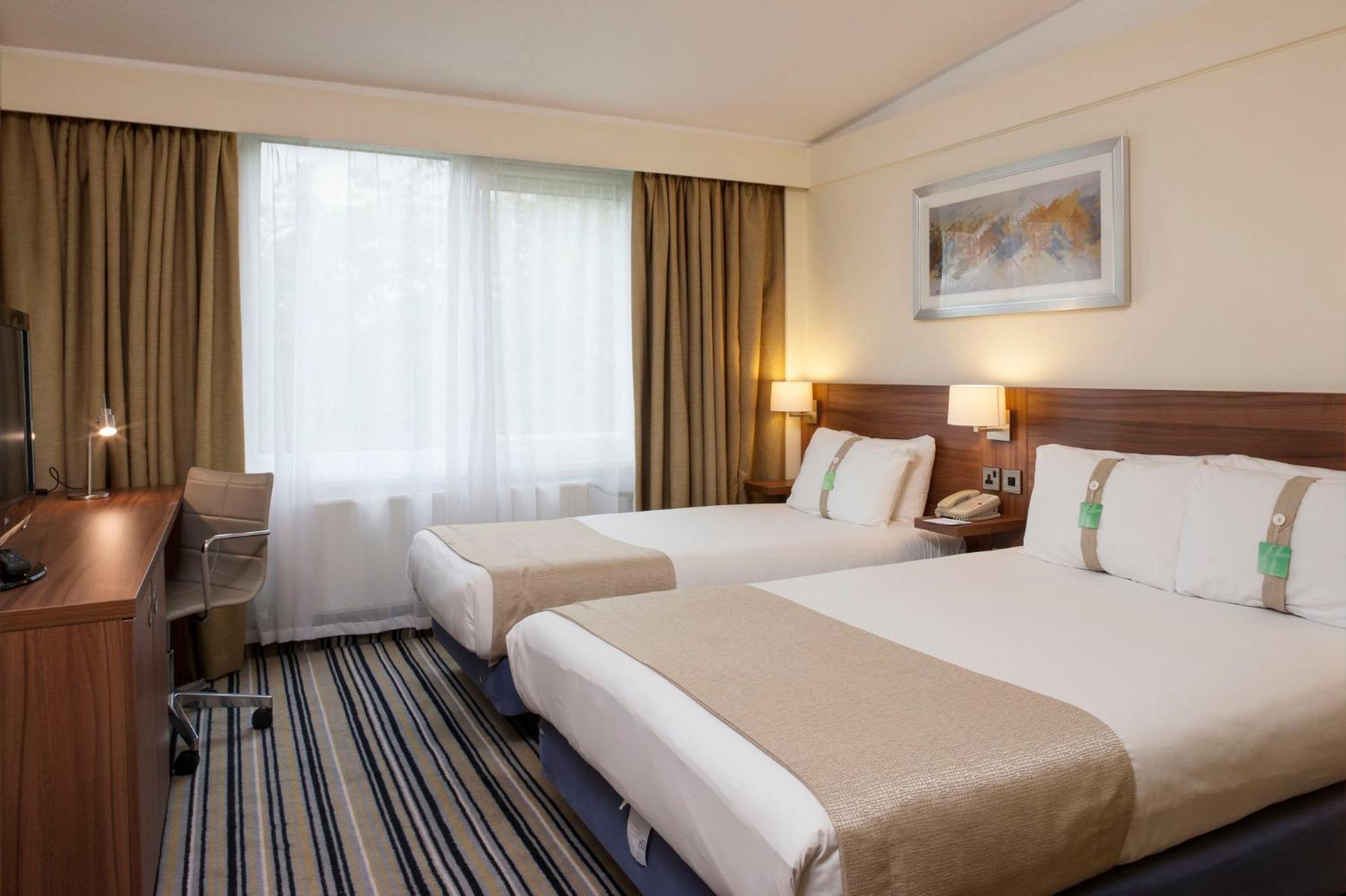 Holiday Inn Stoke On Trent M6 Jct15 By Ihg Newcastle-under-Lyme Bagian luar foto