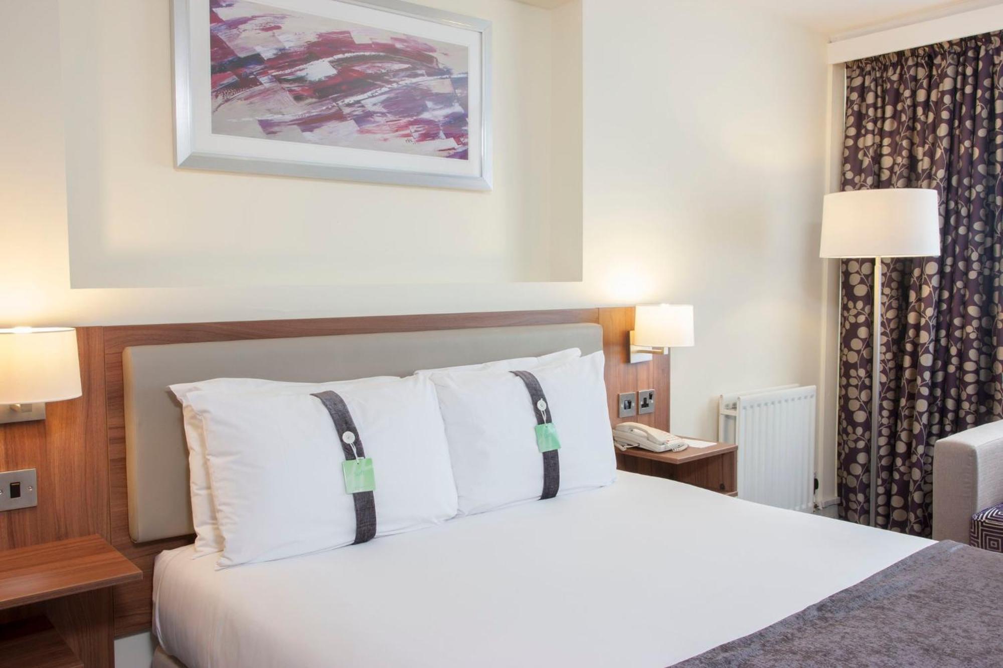 Holiday Inn Stoke On Trent M6 Jct15 By Ihg Newcastle-under-Lyme Bagian luar foto