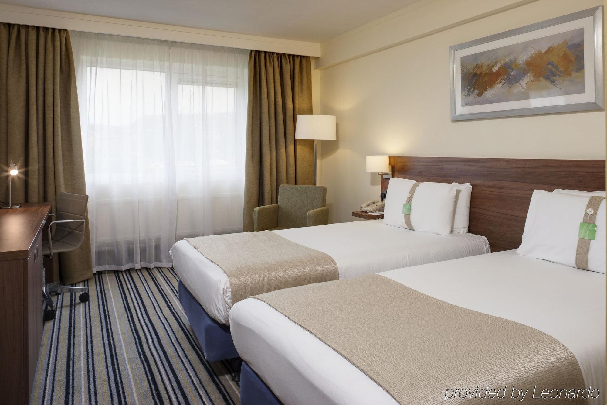 Holiday Inn Stoke On Trent M6 Jct15 By Ihg Newcastle-under-Lyme Bagian luar foto
