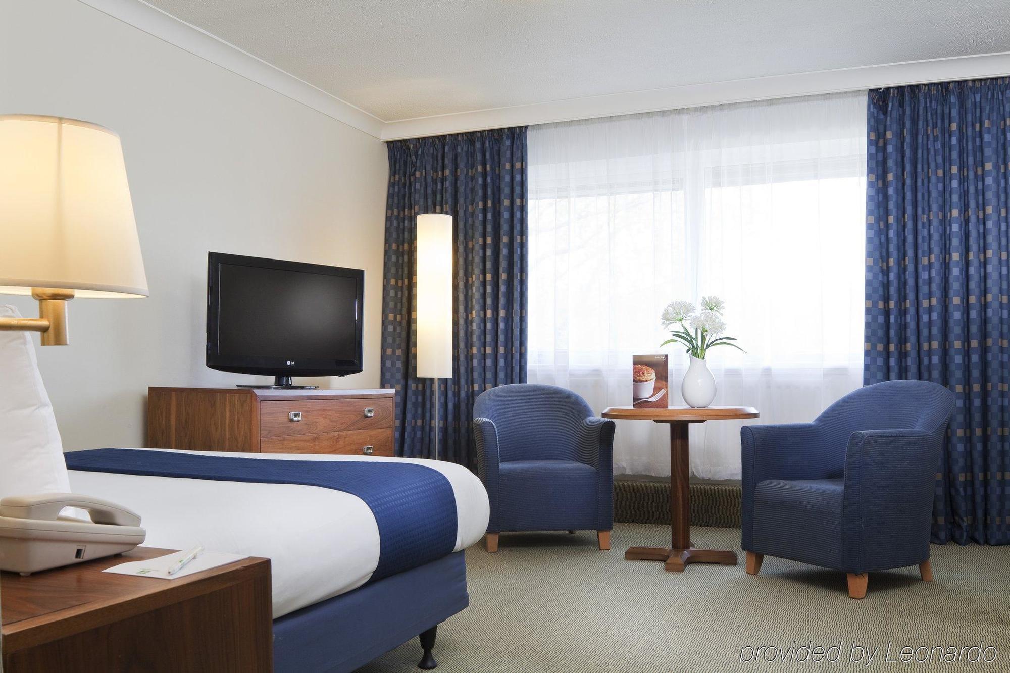 Holiday Inn Stoke On Trent M6 Jct15 By Ihg Newcastle-under-Lyme Bagian luar foto