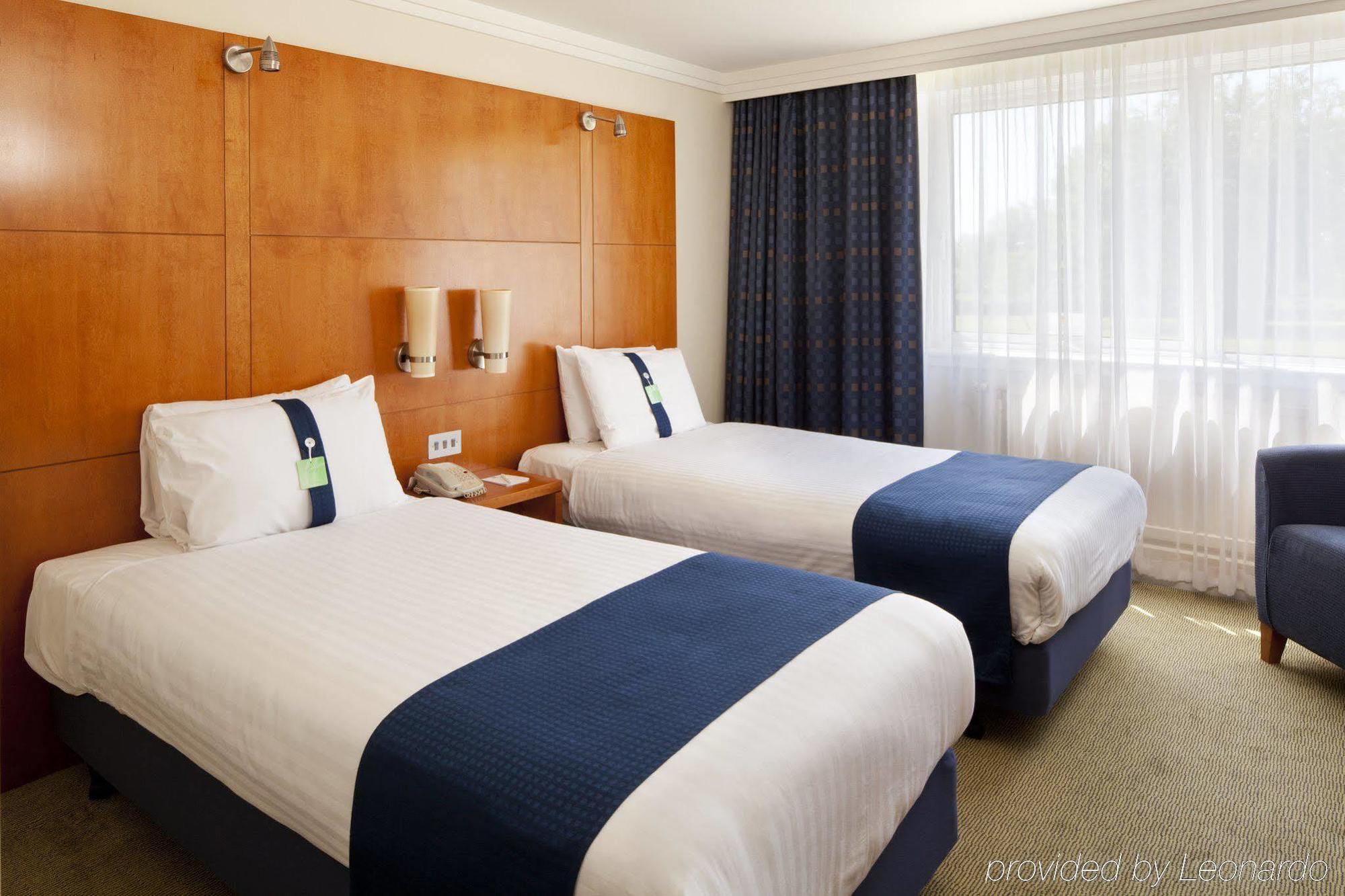 Holiday Inn Stoke On Trent M6 Jct15 By Ihg Newcastle-under-Lyme Bagian luar foto