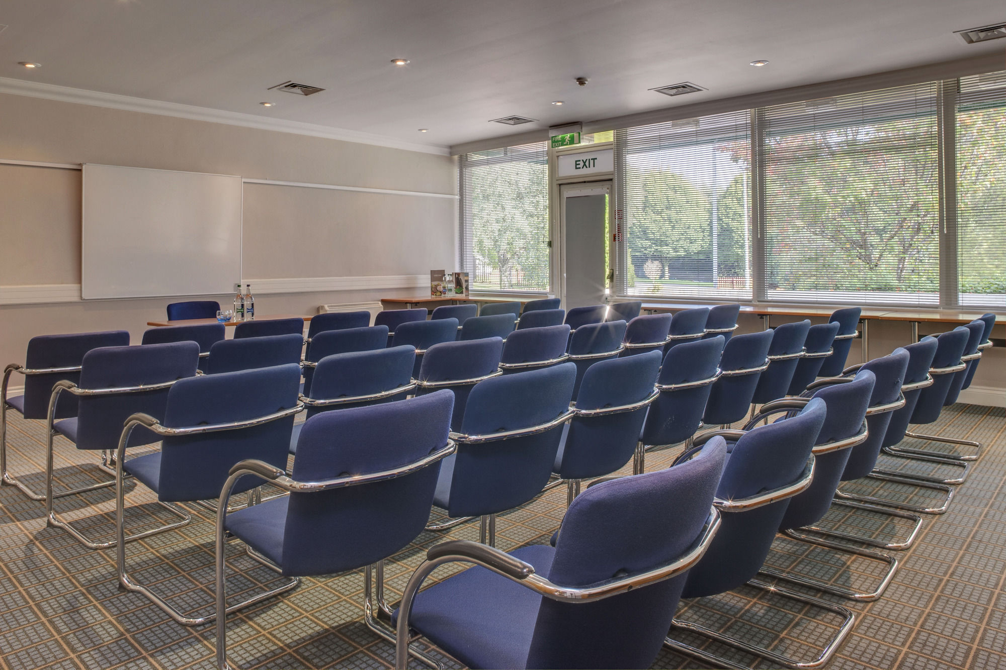 Holiday Inn Stoke On Trent M6 Jct15 By Ihg Newcastle-under-Lyme Bagian luar foto